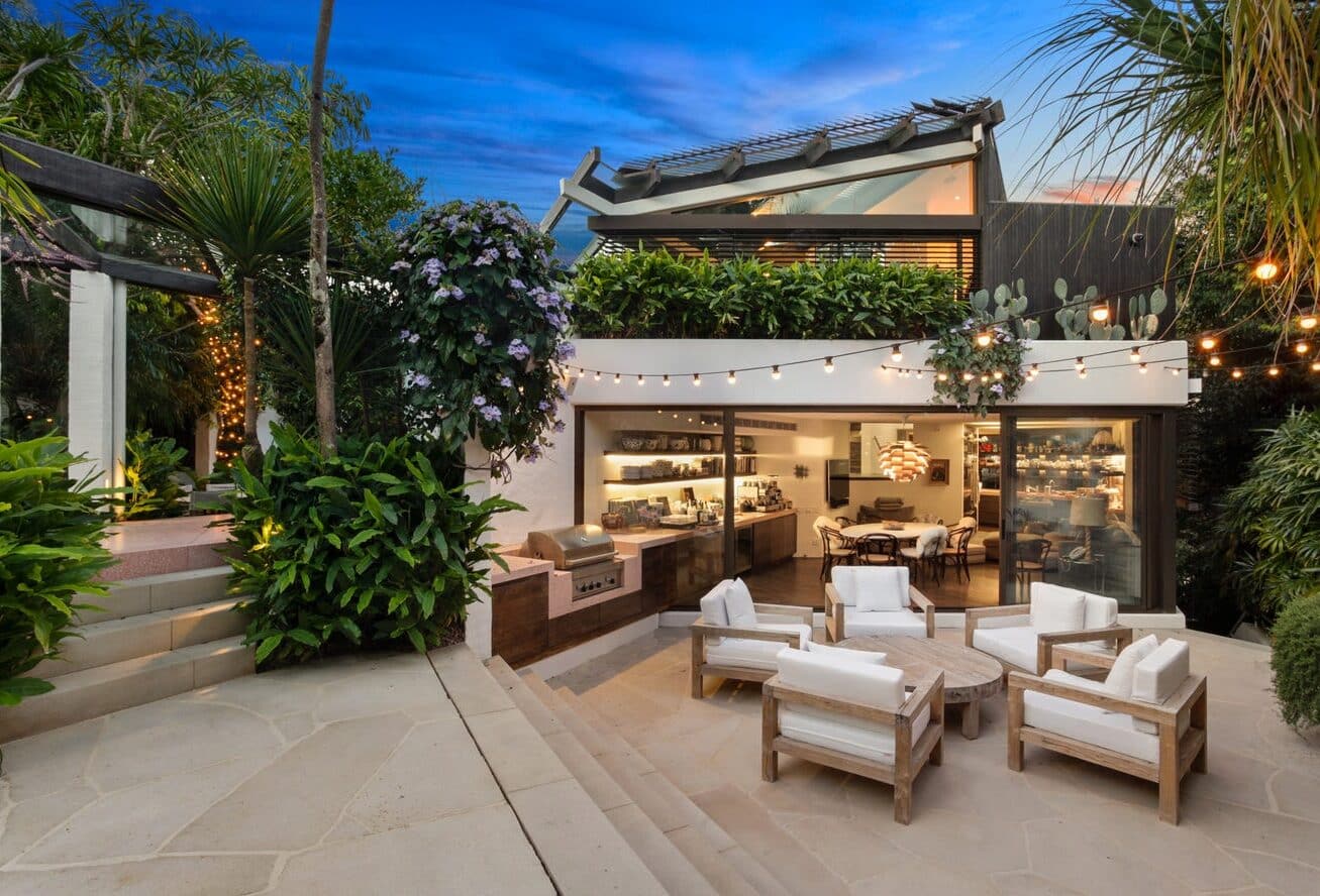 View of Year in Review: The Luxury Residential Property Market 2023 - Acumentis